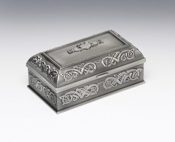 MD17M Claddagh Jewellery Box 5 inches long .jpg